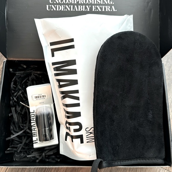 Il Makiage self tanner Foam Brush & Velvet Mitt - Picture 3 of 3